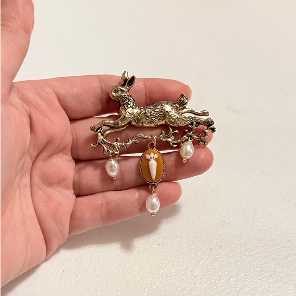 Vintage Gold Rabbit Brooch with Pearls - Picture 3 of 7